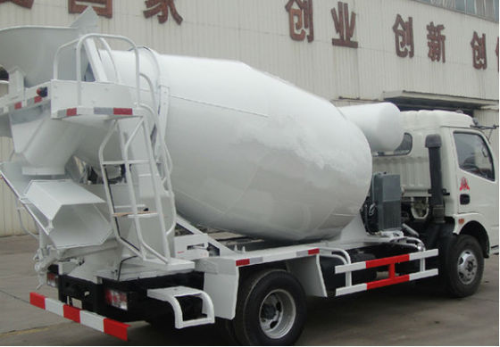 3 M3 Capacity Small Concrete Truck , Dongfeng 4X2 Concrete Cement Mixer Truck supplier